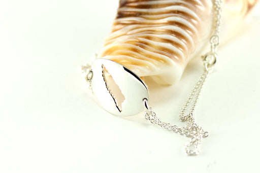 Small oval medallion with double chain bracelet shown in sterling silver with polished finish and Aruba border.